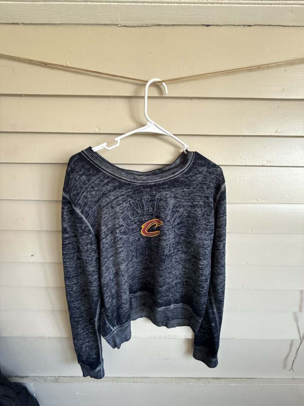 Women’s NBA Cleveland Cavaliers Acid Wash Mineral Wash Crewneck Sweatshirt Large